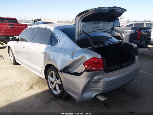 2012 Volkswagen Passat 2.5l Se მანქანა იყიდება აუქციონზე, vin: 1VWBP7A30CC042111, აუქციონის ნომერი: 45023429