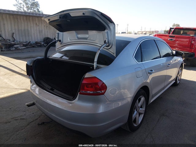 2012 Volkswagen Passat 2.5l Se მანქანა იყიდება აუქციონზე, vin: 1VWBP7A30CC042111, აუქციონის ნომერი: 45023429