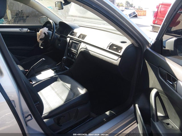 2012 Volkswagen Passat 2.5l Se მანქანა იყიდება აუქციონზე, vin: 1VWBP7A30CC042111, აუქციონის ნომერი: 45023429
