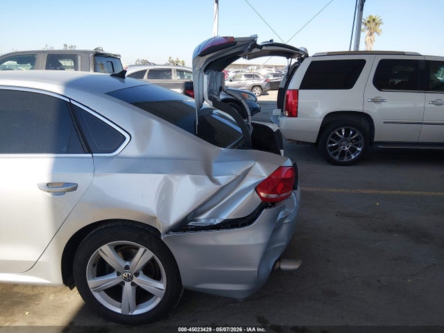2012 Volkswagen Passat 2.5l Se მანქანა იყიდება აუქციონზე, vin: 1VWBP7A30CC042111, აუქციონის ნომერი: 45023429