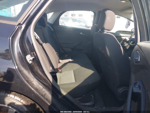45023492 :رقم المزاد ، 1FADP3FE4HL335196 vin ، 2017 Ford Focus Se مزاد بيع