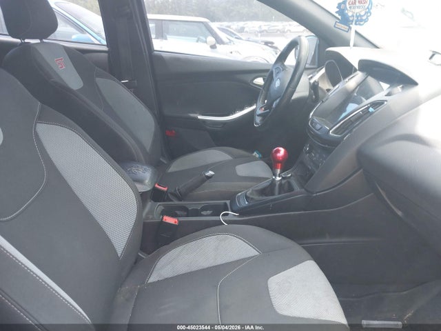 45023544 :رقم المزاد ، 1FADP3L93GL355042 vin ، 2016 Ford Focus St مزاد بيع