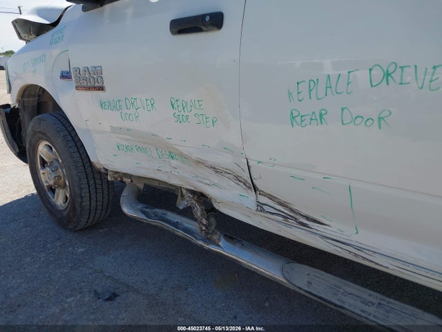 45023745 :رقم المزاد ، 3C6UR5HJ0JG209194 vin ، 2018 Ram 2500 مزاد بيع
