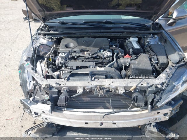 2022 Toyota Camry Le მანქანა იყიდება აუქციონზე, vin: 4T1C11AK8NU675820, აუქციონის ნომერი: 45023832
