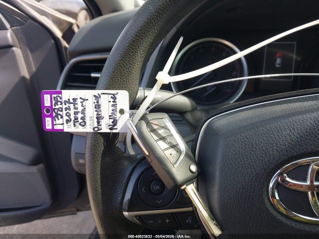 2022 Toyota Camry Le მანქანა იყიდება აუქციონზე, vin: 4T1C11AK8NU675820, აუქციონის ნომერი: 45023832