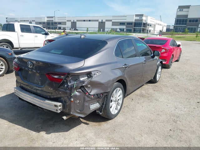 2022 Toyota Camry Le მანქანა იყიდება აუქციონზე, vin: 4T1C11AK8NU675820, აუქციონის ნომერი: 45023832