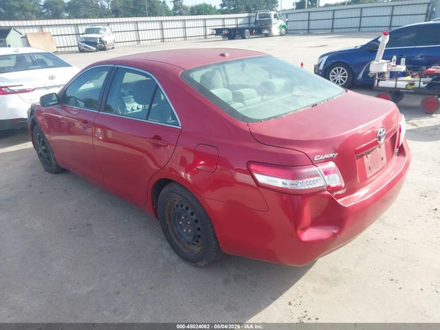 45024062 :رقم المزاد ، 4T1BF3EK5BU714717 vin ، 2011 Toyota Camry Le مزاد بيع