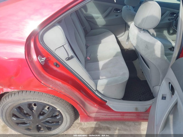 45024062 :رقم المزاد ، 4T1BF3EK5BU714717 vin ، 2011 Toyota Camry Le مزاد بيع
