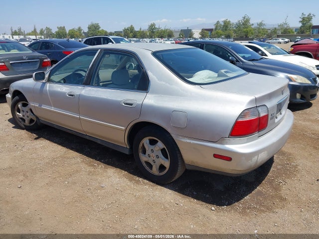 1997 Honda Accord Se მანქანა იყიდება აუქციონზე, vin: 1HGCD560XVA121224, აუქციონის ნომერი: 45024109