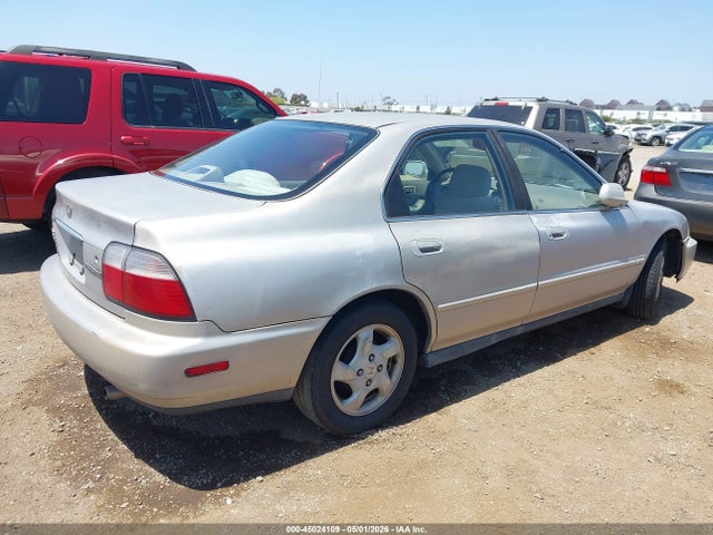 1997 Honda Accord Se მანქანა იყიდება აუქციონზე, vin: 1HGCD560XVA121224, აუქციონის ნომერი: 45024109