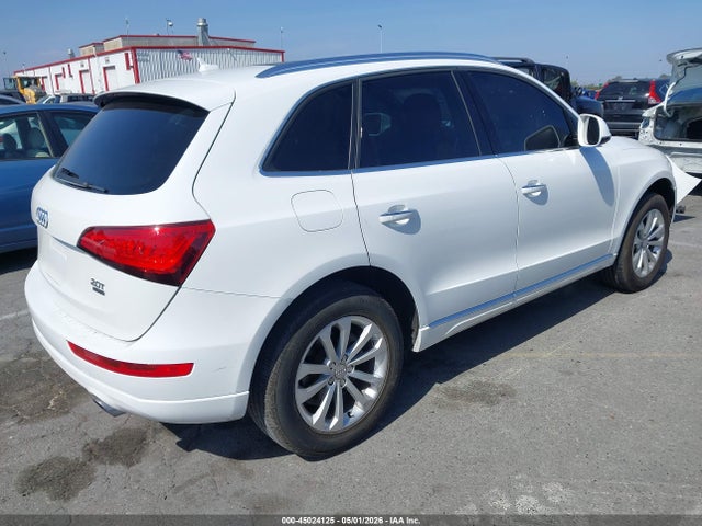 WA1C2AFP7HA002586 Audi Q5 2.0t Premium