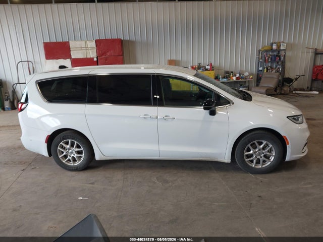 Chrysler Pacifica Touring L 2024 2C4RC1BG6RR112660 Image 13
