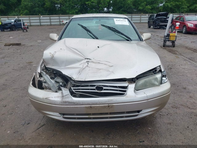 45024226 :رقم المزاد ، 4T1BG22K9VU789582 vin ، 1997 Toyota Camry Le مزاد بيع