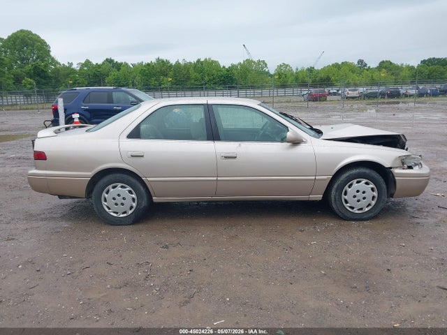 45024226 :رقم المزاد ، 4T1BG22K9VU789582 vin ، 1997 Toyota Camry Le مزاد بيع