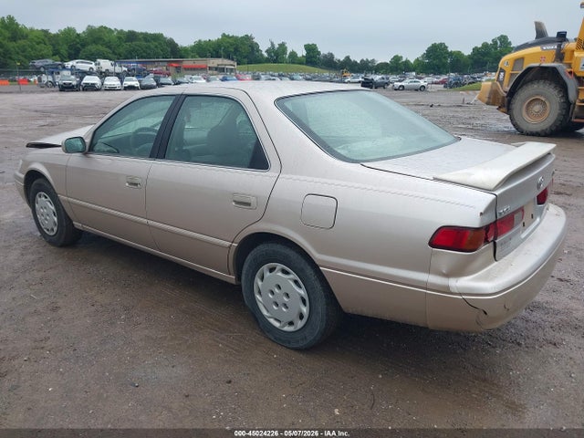 45024226 :رقم المزاد ، 4T1BG22K9VU789582 vin ، 1997 Toyota Camry Le مزاد بيع