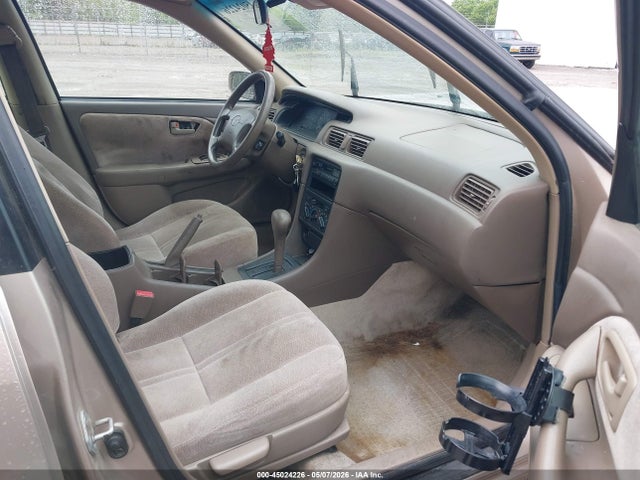 45024226 :رقم المزاد ، 4T1BG22K9VU789582 vin ، 1997 Toyota Camry Le مزاد بيع