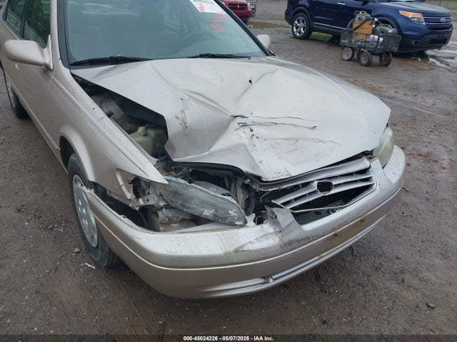 45024226 :رقم المزاد ، 4T1BG22K9VU789582 vin ، 1997 Toyota Camry Le مزاد بيع