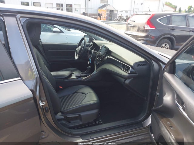 45024368 :رقم المزاد ، 4T1G11AK9MU537428 vin ، 2021 Toyota Camry Se مزاد بيع