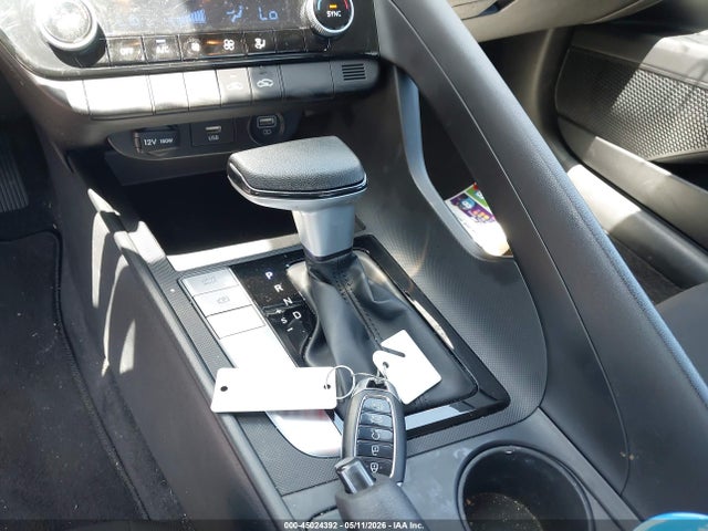 KMHLM4AG9NU260980 Hyundai ELANTRA SEL