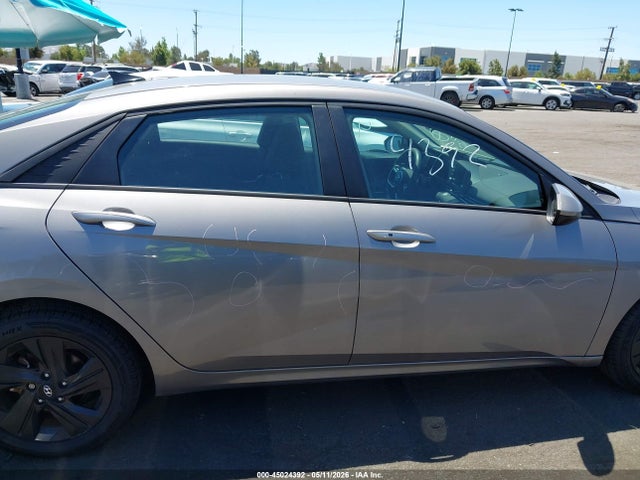 KMHLM4AG9NU260980 Hyundai ELANTRA SEL