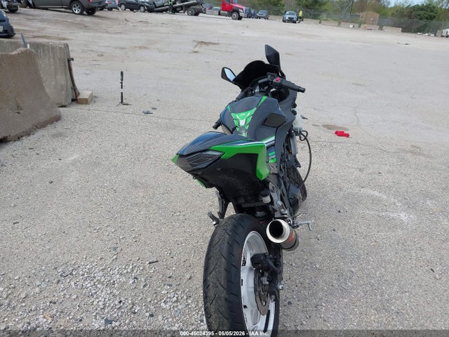 Kawasaki Ex300 B 2016 JKAEX8B18GDA28425 Image 6