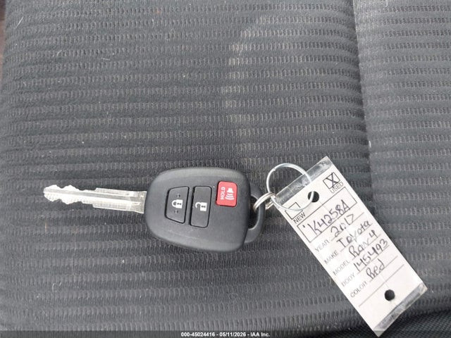 2017 Toyota Rav4 Le მანქანა იყიდება აუქციონზე, vin: JTMBFREV7HJ145493, აუქციონის ნომერი: 45024416