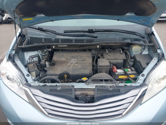 2015 Toyota Sienna Xle 8 Passenger მანქანა იყიდება აუქციონზე, vin: 5TDYK3DC5FS682477, აუქციონის ნომერი: 45024558