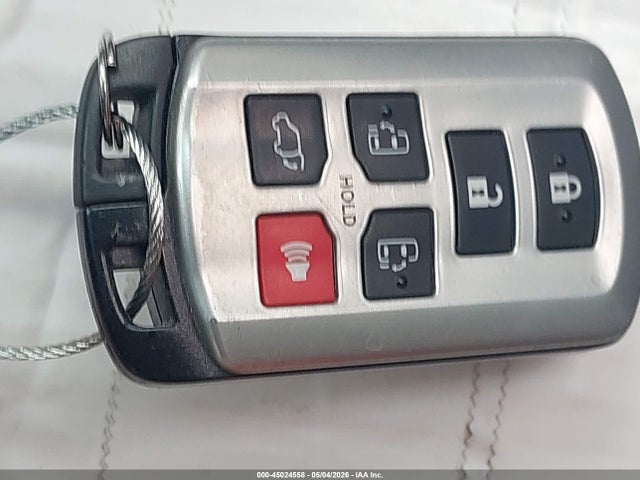 2015 Toyota Sienna Xle 8 Passenger მანქანა იყიდება აუქციონზე, vin: 5TDYK3DC5FS682477, აუქციონის ნომერი: 45024558