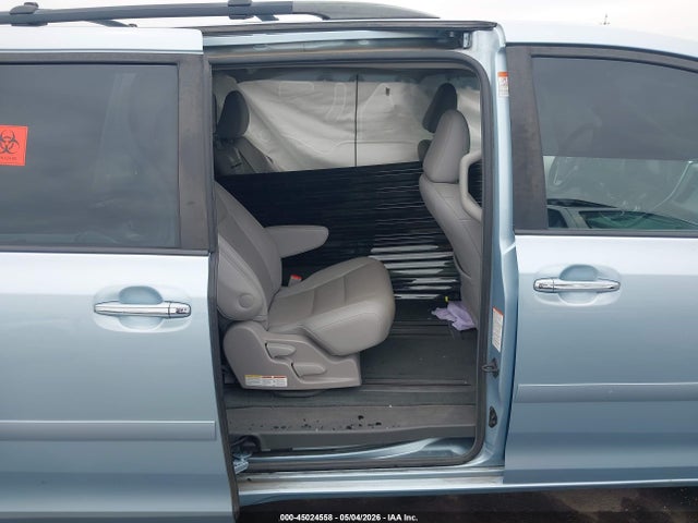 2015 Toyota Sienna Xle 8 Passenger მანქანა იყიდება აუქციონზე, vin: 5TDYK3DC5FS682477, აუქციონის ნომერი: 45024558
