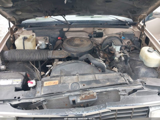 45024573 :رقم المزاد ، 1GCEC14H9NZ205113 vin ، 1992 Chevrolet Gmt-400 C1500 مزاد بيع