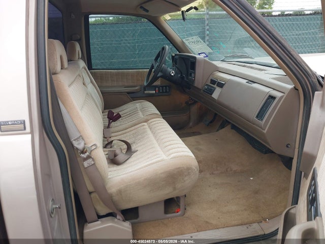 45024573 :رقم المزاد ، 1GCEC14H9NZ205113 vin ، 1992 Chevrolet Gmt-400 C1500 مزاد بيع