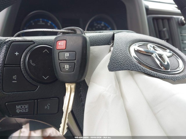 2T3BFREVXJW856497 Toyota RAV4 LE