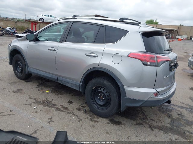 2T3BFREVXJW856497 Toyota RAV4 LE