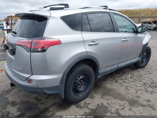 2T3BFREVXJW856497 Toyota RAV4 LE