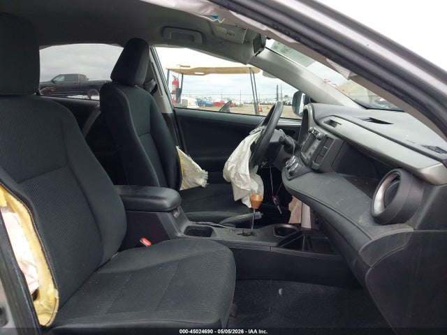 2T3BFREVXJW856497 Toyota RAV4 LE