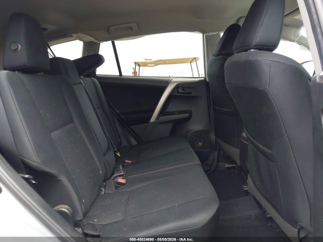 2T3BFREVXJW856497 Toyota RAV4 LE