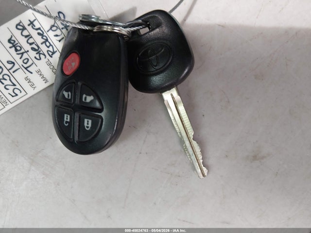 5TDKK3DC1GS709083 Toyota Sienna Le 8 Passenger