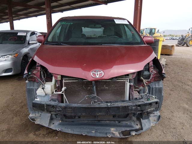 5TDKK3DC1GS709083 Toyota Sienna Le 8 Passenger