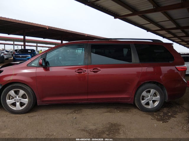 5TDKK3DC1GS709083 Toyota Sienna Le 8 Passenger