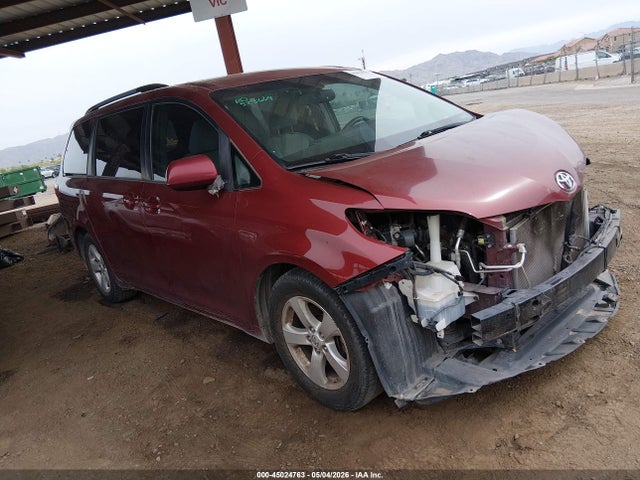 5TDKK3DC1GS709083 Toyota Sienna Le 8 Passenger