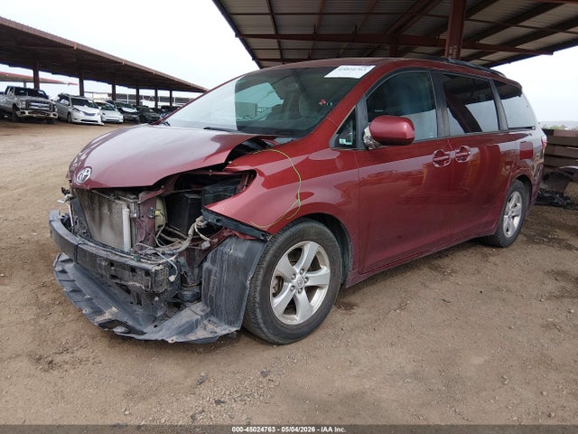 5TDKK3DC1GS709083 Toyota Sienna Le 8 Passenger