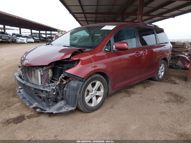 5TDKK3DC1GS709083 Toyota Sienna Le 8 Passenger
