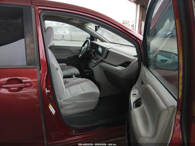 5TDKK3DC1GS709083 Toyota Sienna Le 8 Passenger