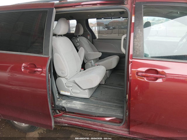 5TDKK3DC1GS709083 Toyota Sienna Le 8 Passenger