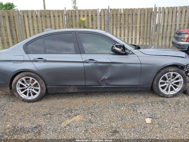 45024812 :رقم المزاد ، WBA8E5G3XHNU43222 vin ، 2017 Bmw 320i Xdrive مزاد بيع