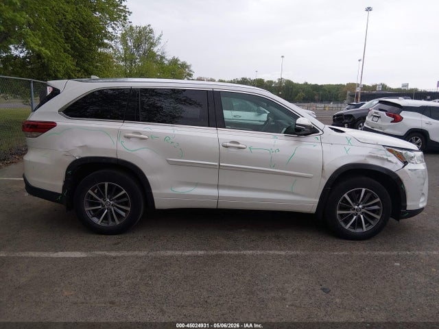 Продаж на аукціоні авто 2018 Toyota Highlander Xle, vin: 5TDJZRFH7JS912327, номер лоту: 45024931