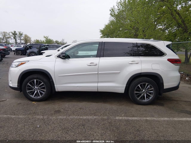 Продаж на аукціоні авто 2018 Toyota Highlander Xle, vin: 5TDJZRFH7JS912327, номер лоту: 45024931