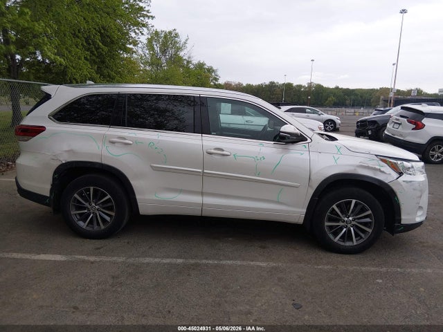 Продаж на аукціоні авто 2018 Toyota Highlander Xle, vin: 5TDJZRFH7JS912327, номер лоту: 45024931
