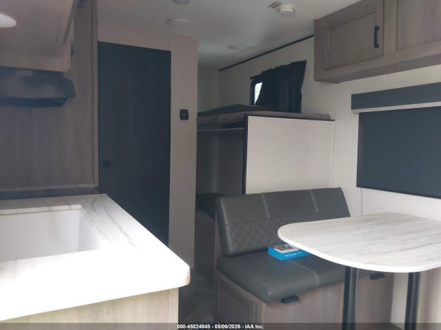 45024948 :رقم المزاد ، 58TB40AK5N14K3666 vin ، 2022 Highland Ridge Olympia مزاد بيع