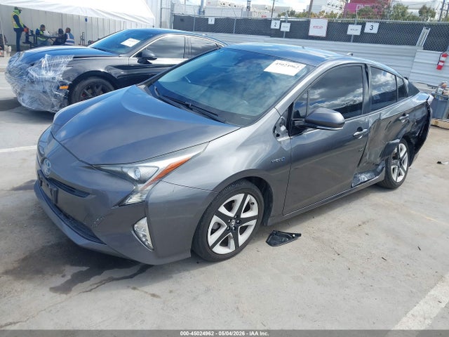 Toyota Prius Three Touring 2016 JTDKARFU8G3011003 Image 2